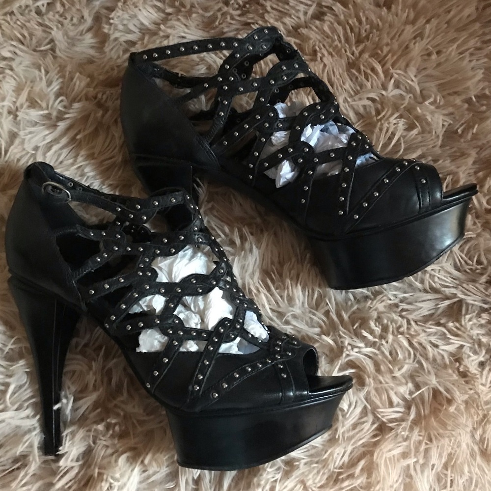 New BCBG Size 6 1/2